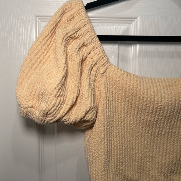 Pastel Yellow Textured Puff Sleeve Crop Top NWT - Picture 6 of 11